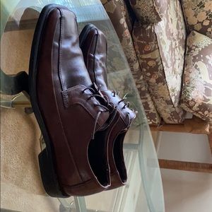Lightly Used Kenneth Cole dress shoes size 10.5 M